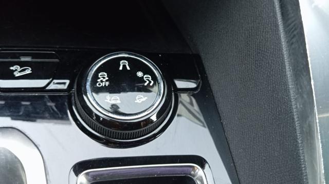 PEUGEOT 5008 usata, con Sensori di parcheggio anteriori