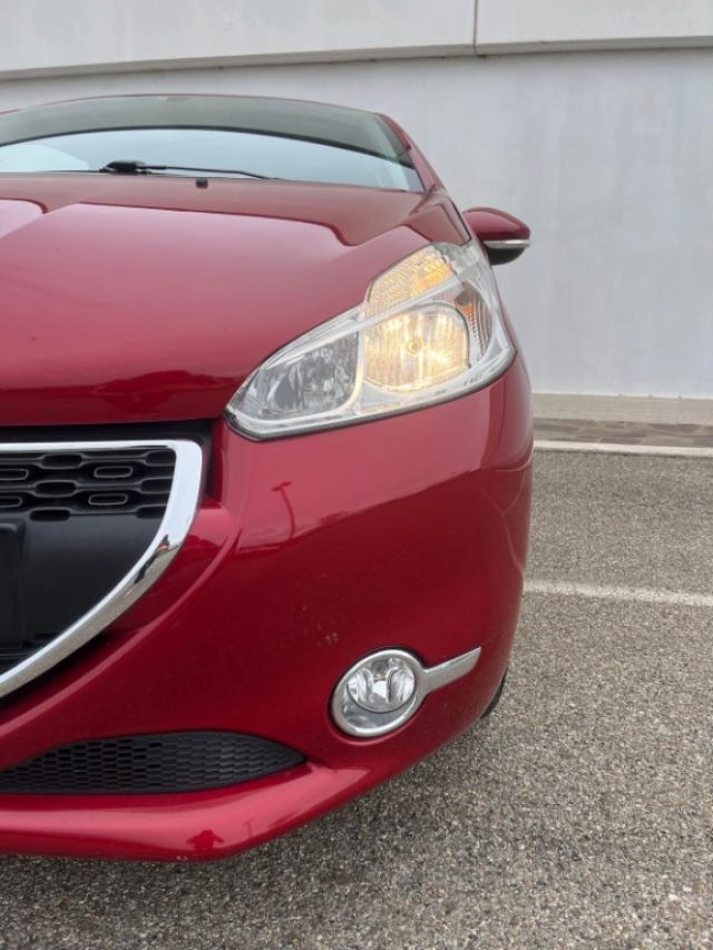 PEUGEOT 208 usata, con Autoradio