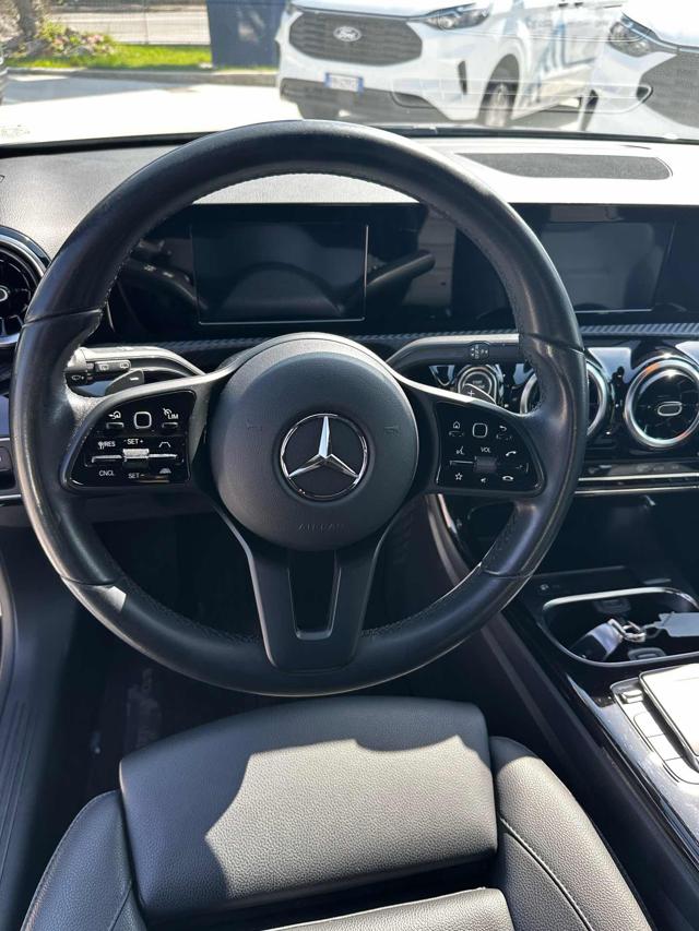 MERCEDES-BENZ A 200 usata, con Interni in pelle