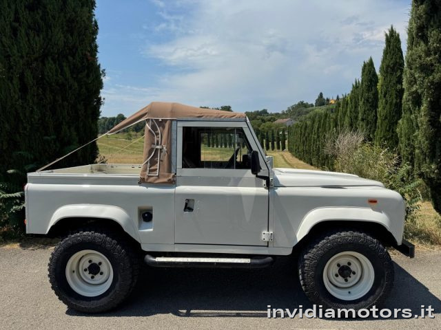 LAND ROVER Defender usata 2