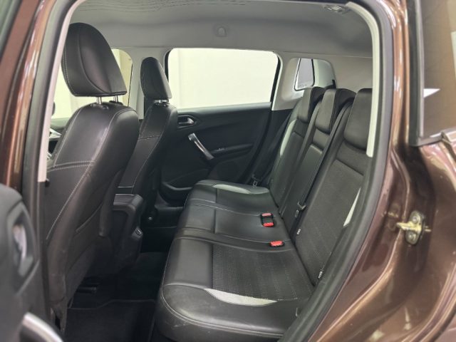 PEUGEOT 2008 usata, con Controllo automatico clima