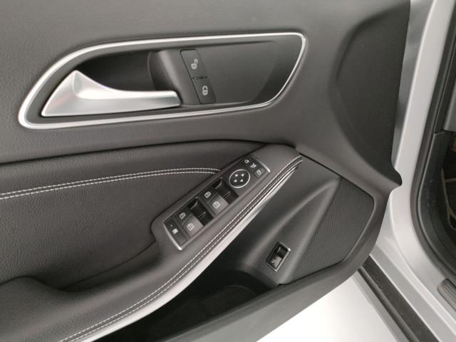 MERCEDES-BENZ GLA 180 usata, con Controllo automatico clima