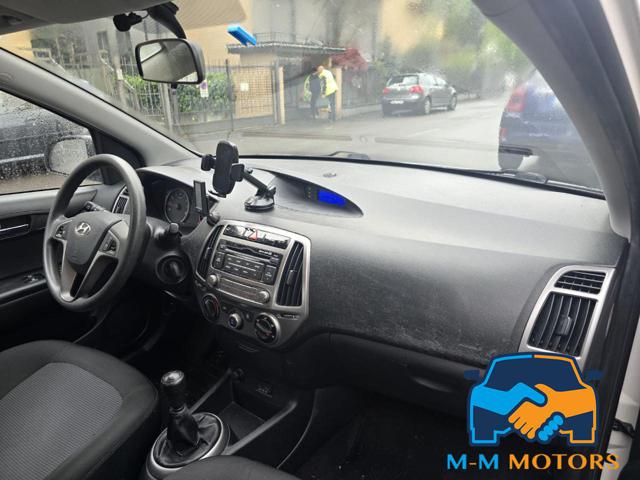 HYUNDAI i20 usata, con Sedile posteriore sdoppiato