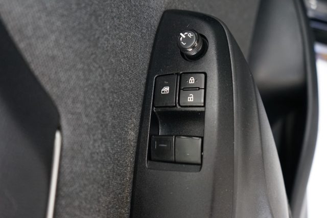 TOYOTA Yaris usata 24