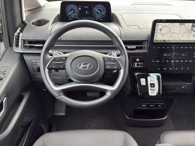 HYUNDAI Staria usata, con Controllo automatico clima
