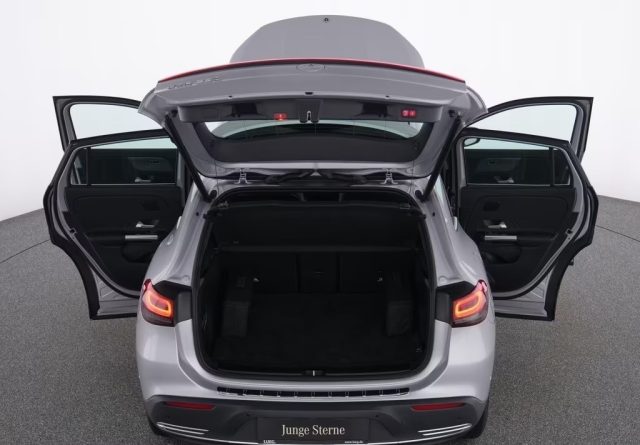 MERCEDES-BENZ EQA usata, con Controllo automatico clima