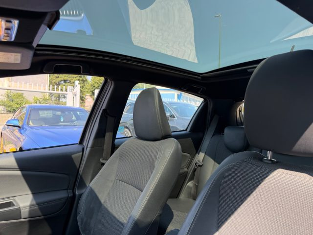 TOYOTA Yaris usata, con Fari Xenon