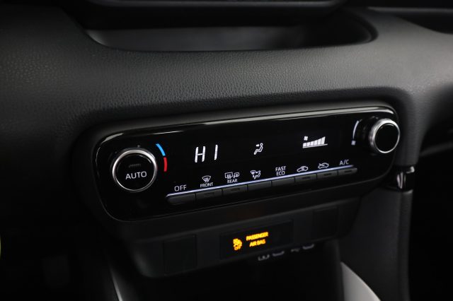 TOYOTA Yaris usata 8