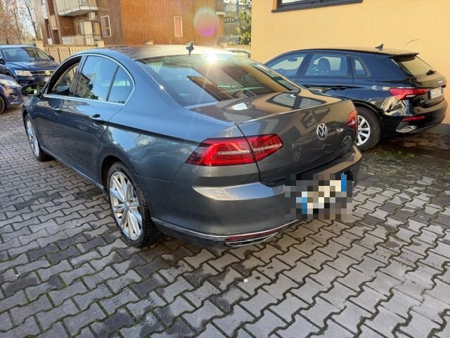 VOLKSWAGEN Passat usata, con Autoradio