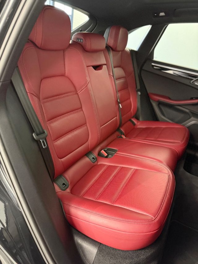 PORSCHE Macan usata, con Gancio traino