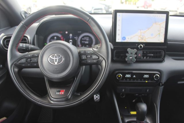 TOYOTA Yaris usata, con Fari LED