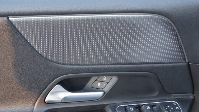 MERCEDES-BENZ GLB 200 usata, con Telecamera per parcheggio assistito