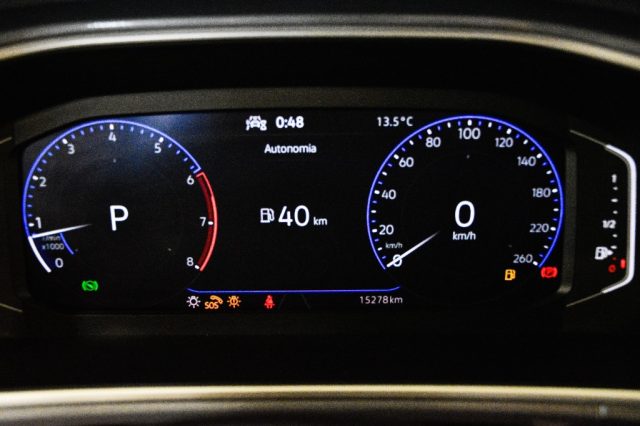 VOLKSWAGEN T-Roc usata, con Leve al volante