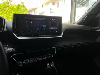 PEUGEOT 2008 usata, con Autoradio digitale