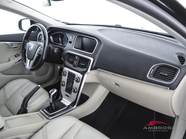 VOLVO V40 Cross Country usata 11