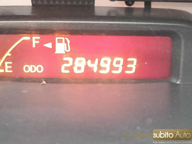 TOYOTA Yaris usata 14