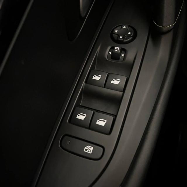 PEUGEOT 208 usata, con Vivavoce