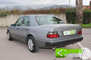 MERCEDES-BENZ E 200 usata 17