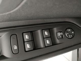 PEUGEOT 3008 usata, con Sedile posteriore sdoppiato