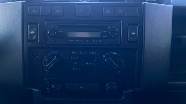 LAND ROVER Defender usata 24