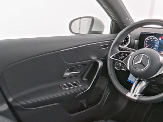 MERCEDES-BENZ A 180 usata, con Controllo automatico clima