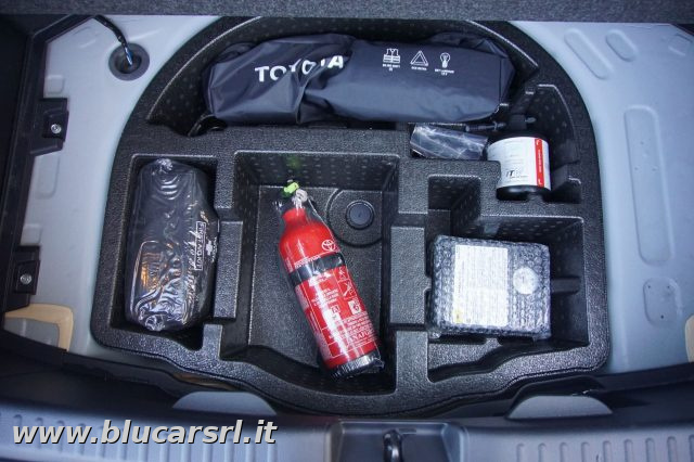 TOYOTA Yaris usata, con Bracciolo