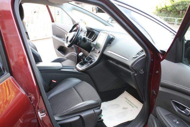 RENAULT Grand Scenic usata, con Fari LED