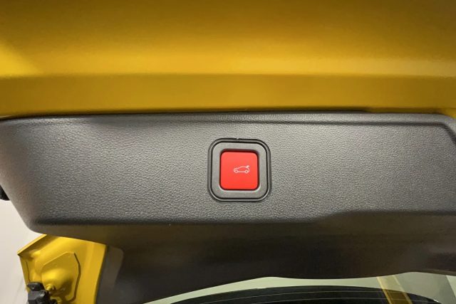 JEEP Avenger usata, con Autoradio digitale