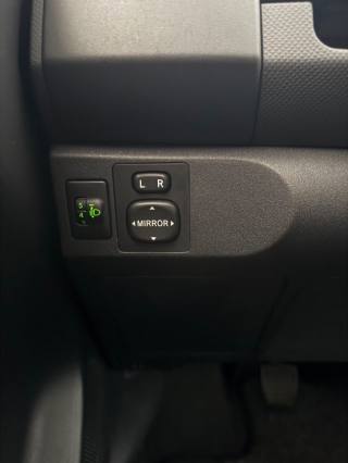 TOYOTA Yaris usata 2