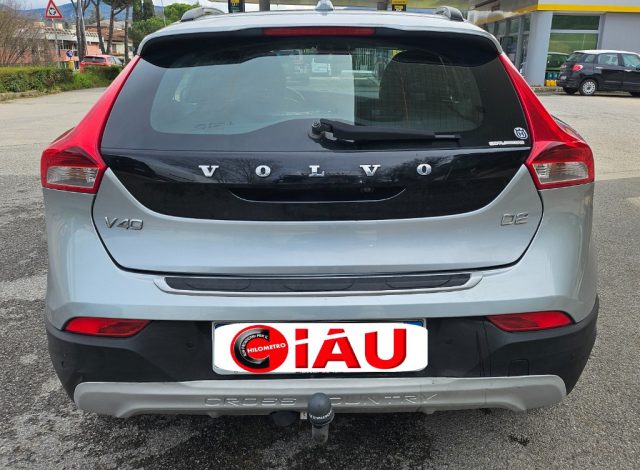 VOLVO V40 Cross Country usata, con Autoradio