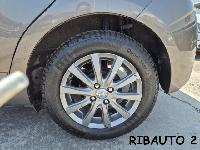 TOYOTA Yaris usata, con Autoradio