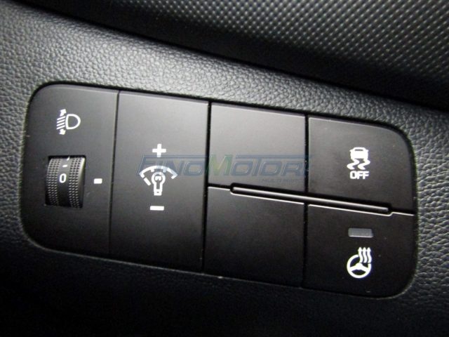 HYUNDAI i10 usata 19