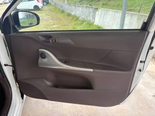 TOYOTA iQ usata, con Sensore di luce