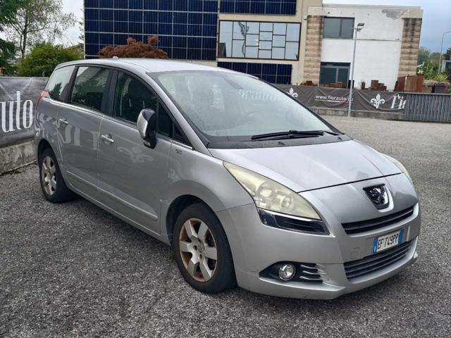 PEUGEOT 5008 usata, con Airbag