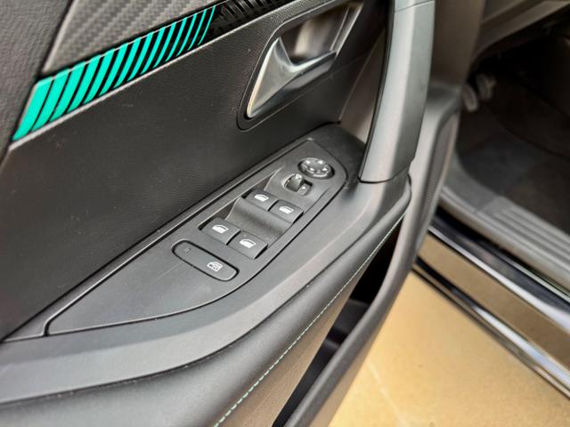 PEUGEOT 2008 usata, con Autoradio digitale