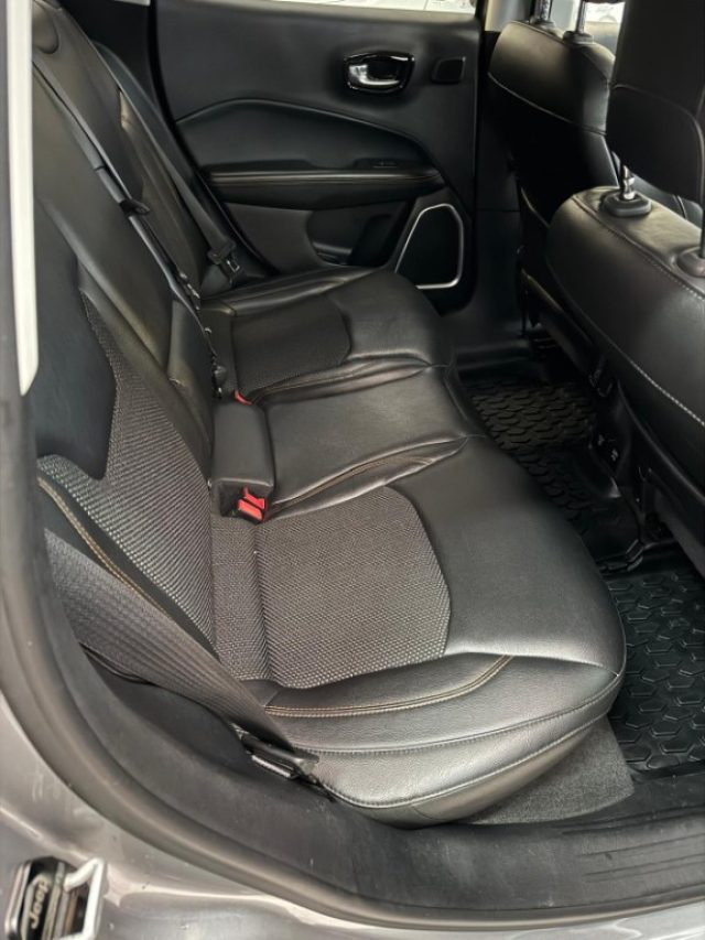 JEEP Compass usata, con Autoradio digitale