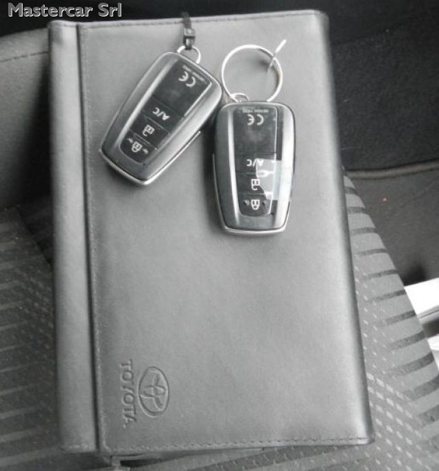 TOYOTA Prius usata, con Sedile posteriore sdoppiato