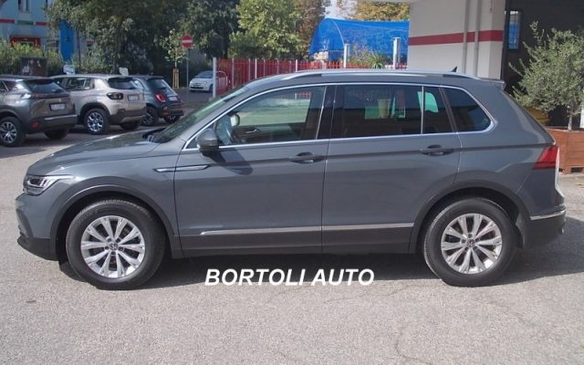 VOLKSWAGEN Tiguan usata, con Airbag laterali