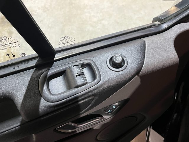 FORD Tourneo Custom usata, con Sedile posteriore sdoppiato