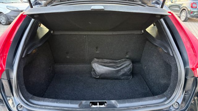 VOLVO V40 Cross Country usata, con Servosterzo