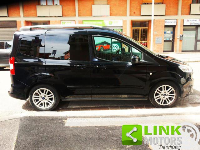 FORD Tourneo Courier usata, con Autoradio