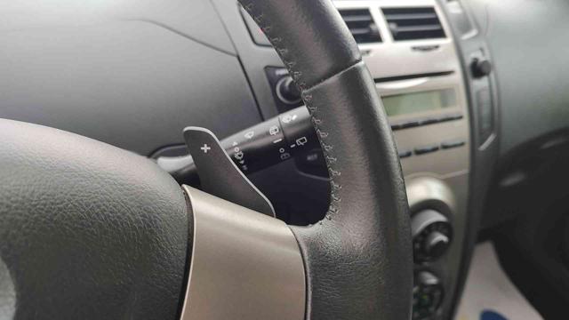 TOYOTA Yaris usata, con Leve al volante