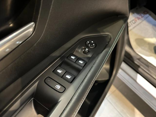 PEUGEOT 3008 usata, con Fari LED