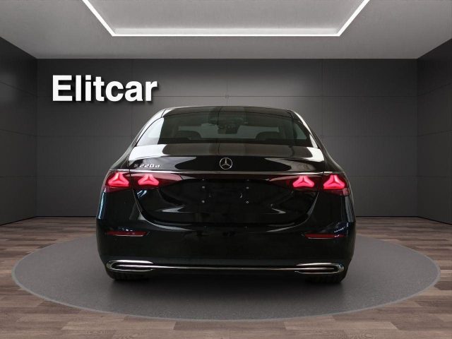 MERCEDES-BENZ E 220 usata, con Autoradio