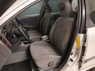 TOYOTA Avensis usata, con Alzacristalli elettrici