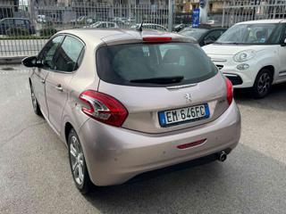 PEUGEOT 208 usata, con Autoradio