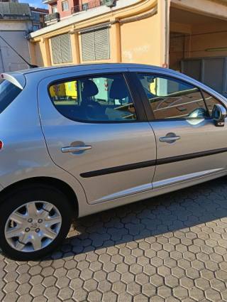 PEUGEOT 207 usata, con Airbag