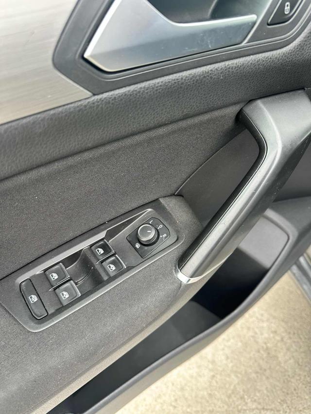 VOLKSWAGEN Touran usata, con Fendinebbia