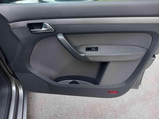 VOLKSWAGEN Touran usata 18