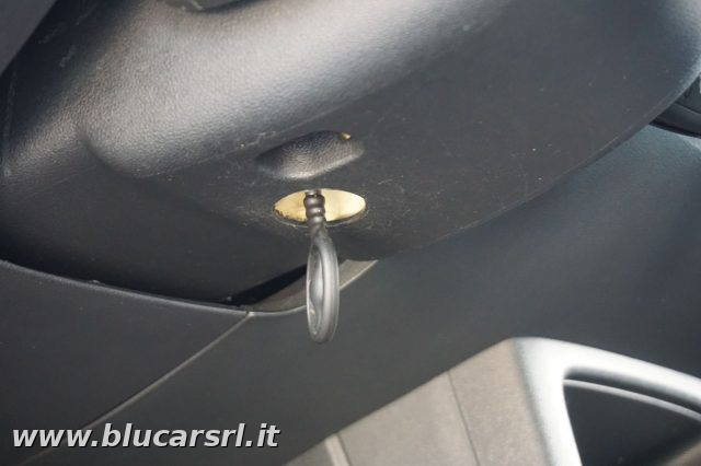 VOLKSWAGEN up! usata, con Sensori di parcheggio posteriori